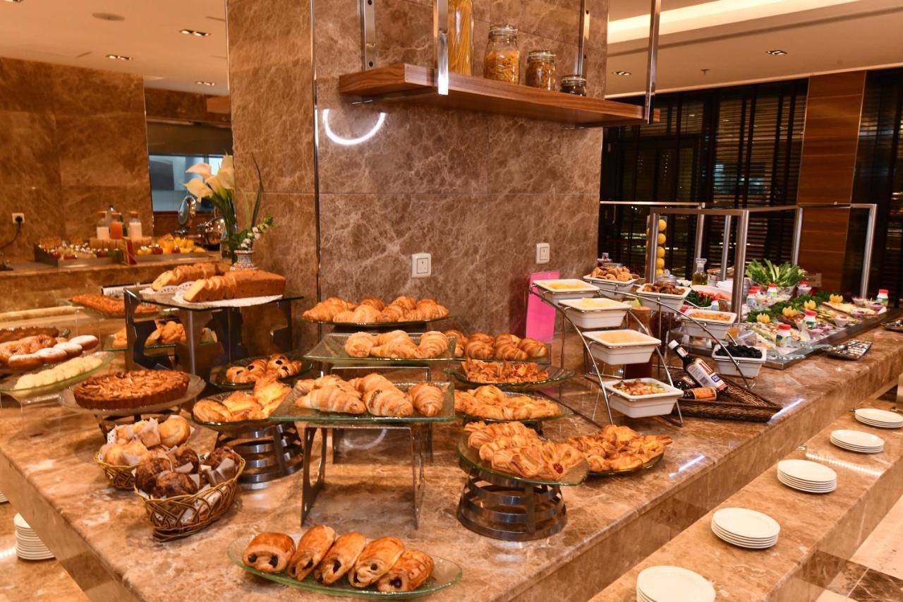 Ramada By Wyndham Continental Jeddah Hotel Kültér fotó