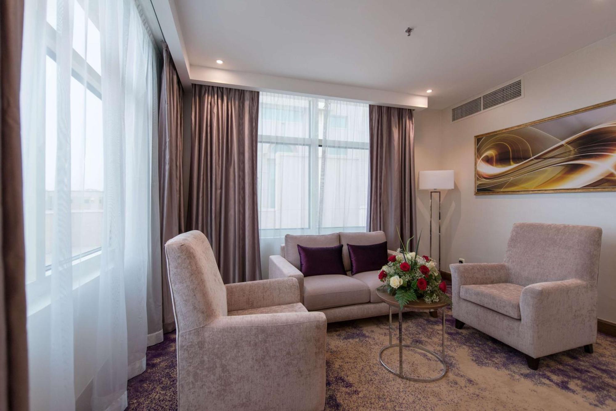 Ramada By Wyndham Continental Jeddah Hotel Kültér fotó