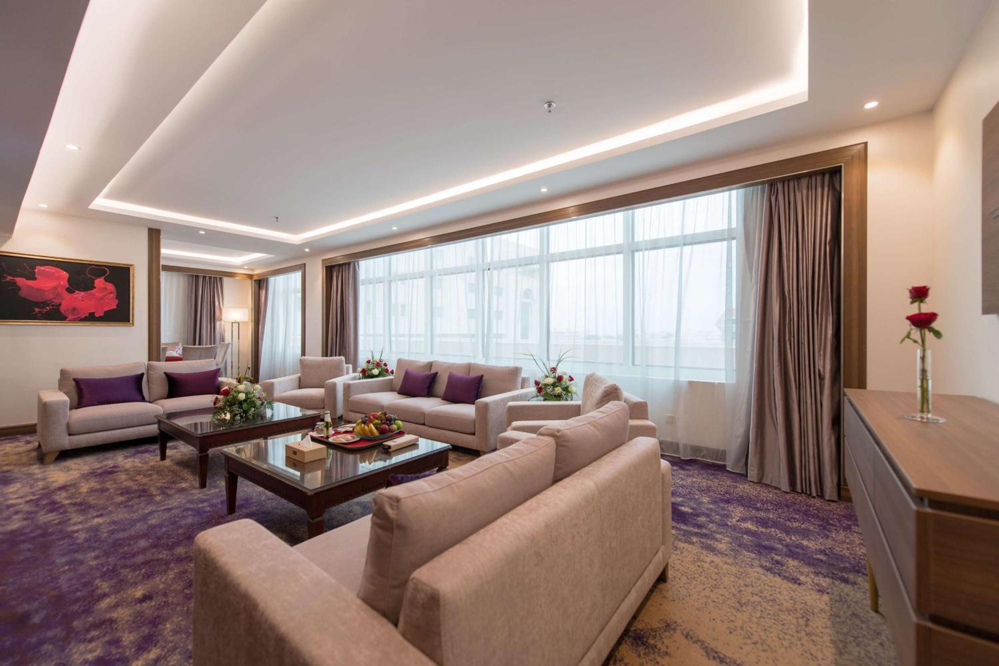 Ramada By Wyndham Continental Jeddah Hotel Kültér fotó