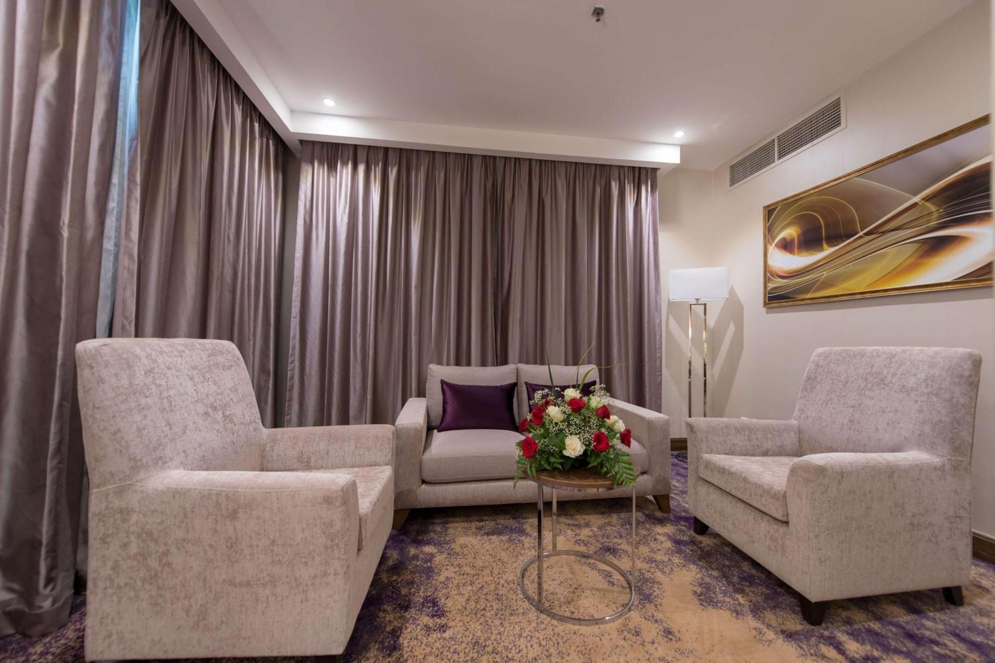 Ramada By Wyndham Continental Jeddah Hotel Kültér fotó