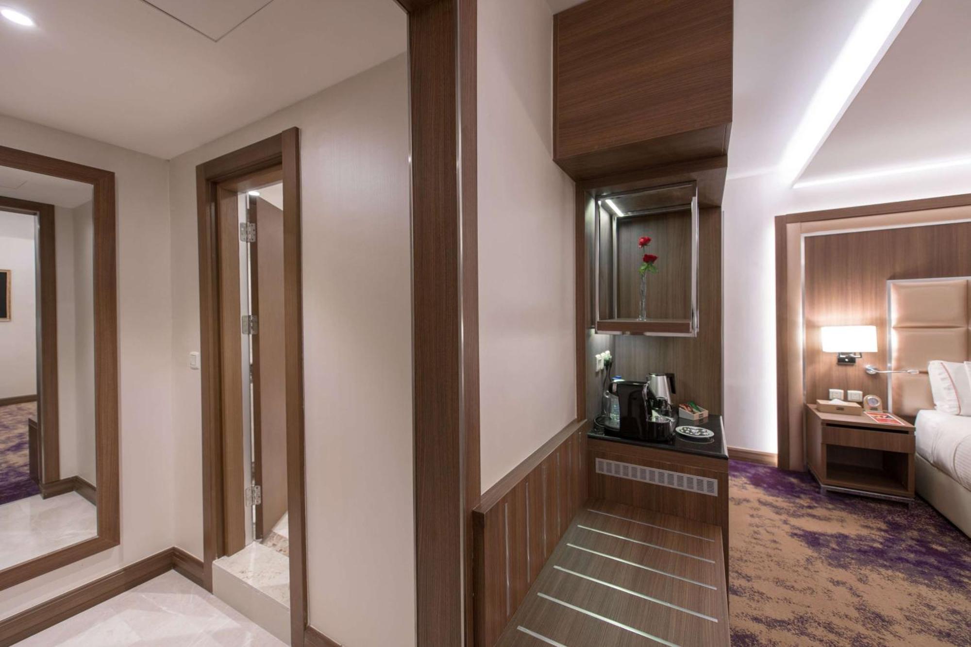 Ramada By Wyndham Continental Jeddah Hotel Kültér fotó