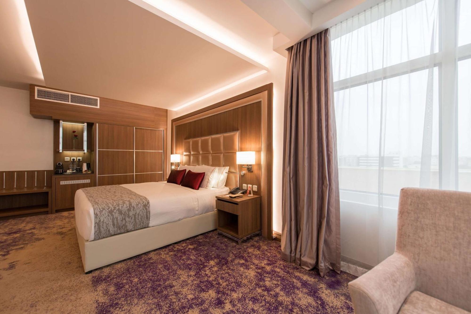 Ramada By Wyndham Continental Jeddah Hotel Kültér fotó