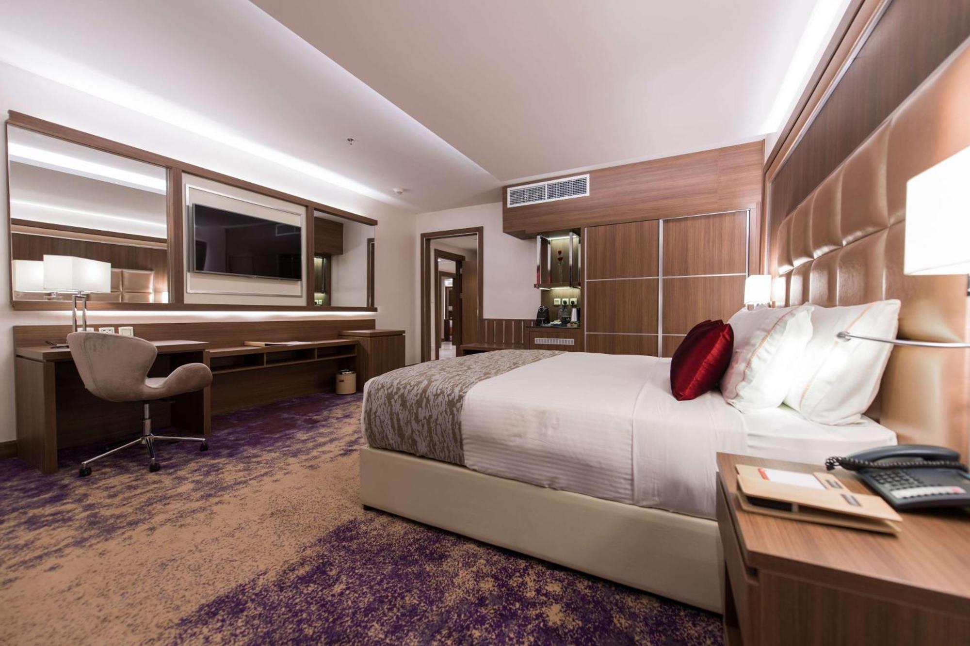 Ramada By Wyndham Continental Jeddah Hotel Kültér fotó