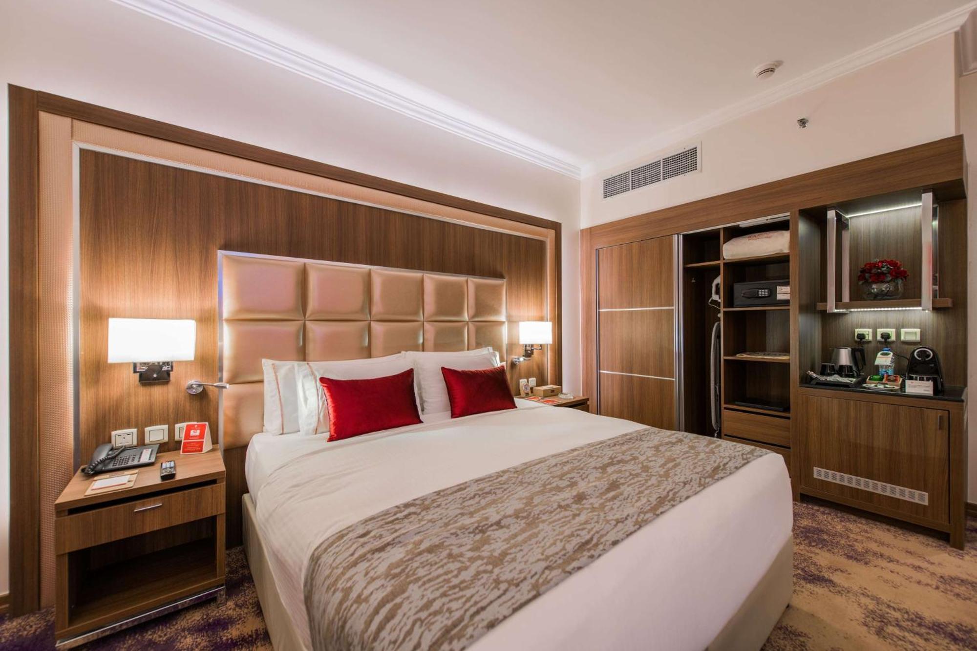 Ramada By Wyndham Continental Jeddah Hotel Kültér fotó