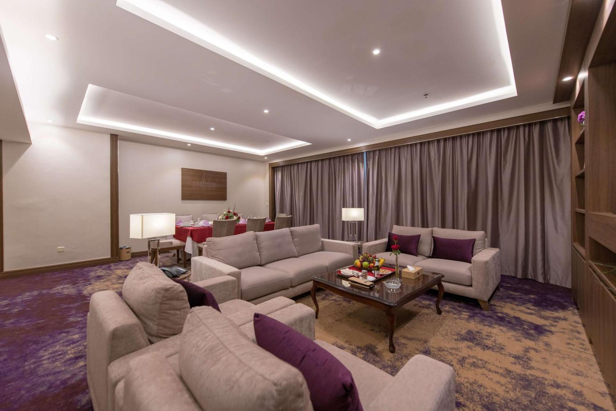 Ramada By Wyndham Continental Jeddah Hotel Kültér fotó