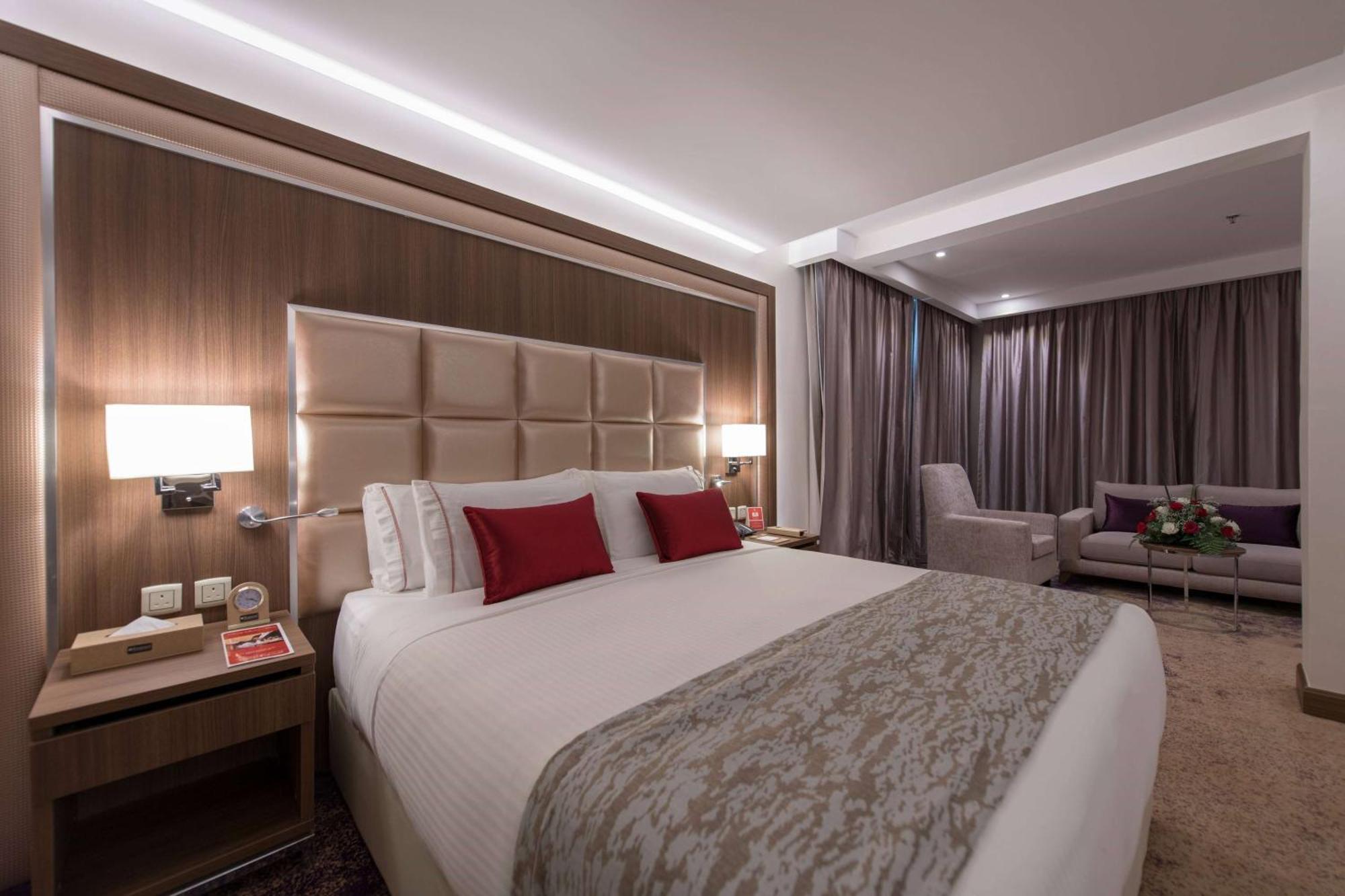 Ramada By Wyndham Continental Jeddah Hotel Kültér fotó
