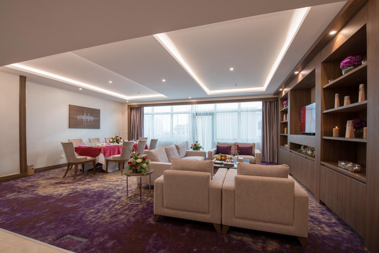 Ramada By Wyndham Continental Jeddah Hotel Kültér fotó
