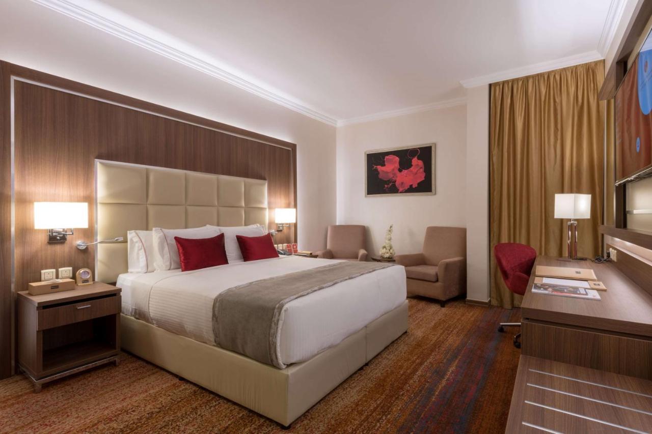 Ramada By Wyndham Continental Jeddah Hotel Kültér fotó